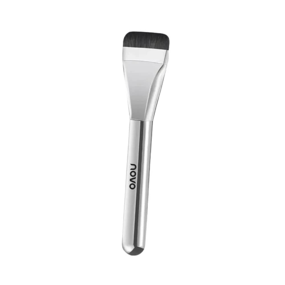 NOVO - Streak-Free Line-Shape Foundation Brush