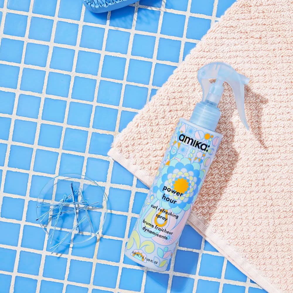 AMIKA Power Hour Curl Refreshing spray