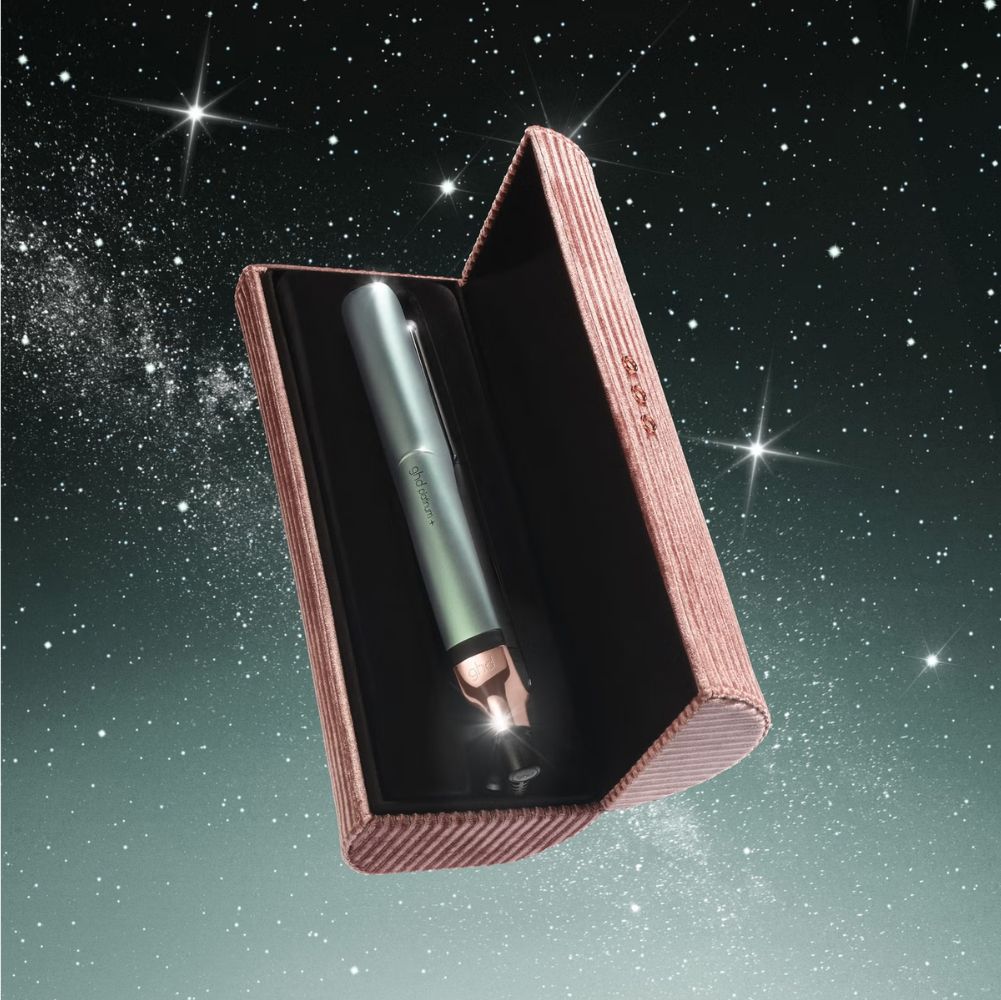 مكواة الشعر الاحترافية ghd Platinum+ Styler مقاس 1 بوصة، مصنوعة من السيراميك - لون اليشم الجذاب